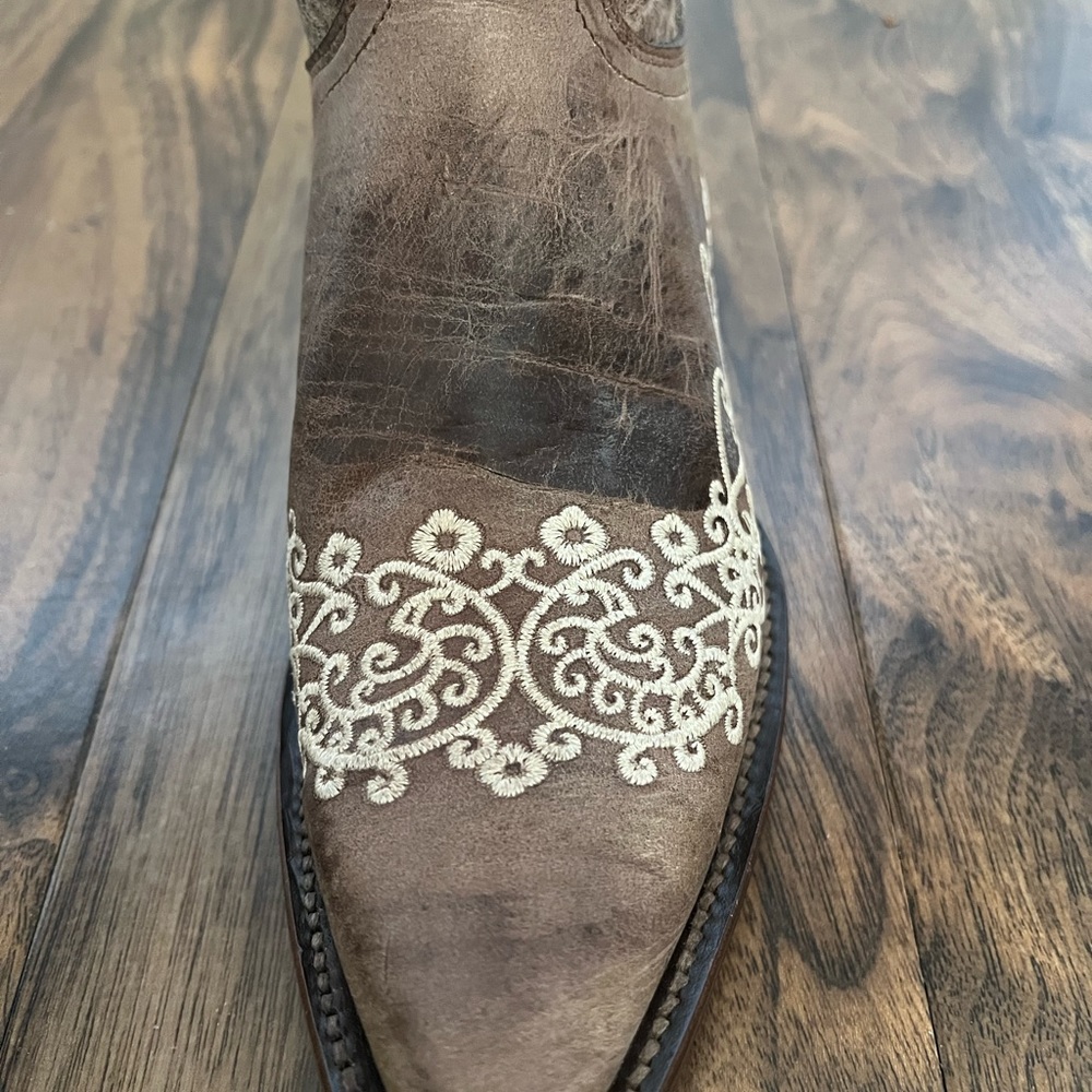 Cowboy boots for women; Size 9; leather with stitching;New in box - Picture 6 of 8